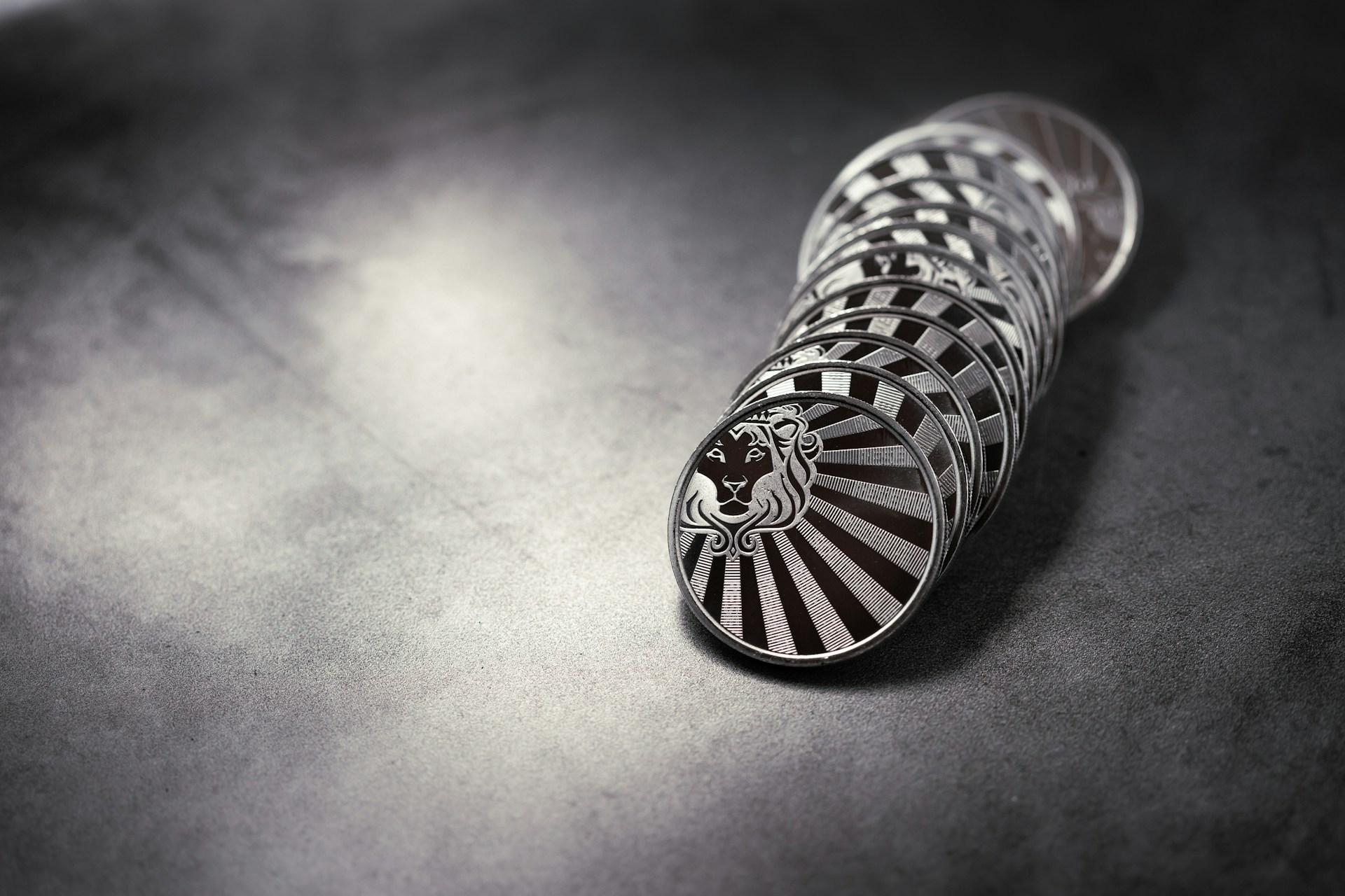 仮想通貨はギャンブルと投資のどちらに該当する?定義や違い、投資手法を解説